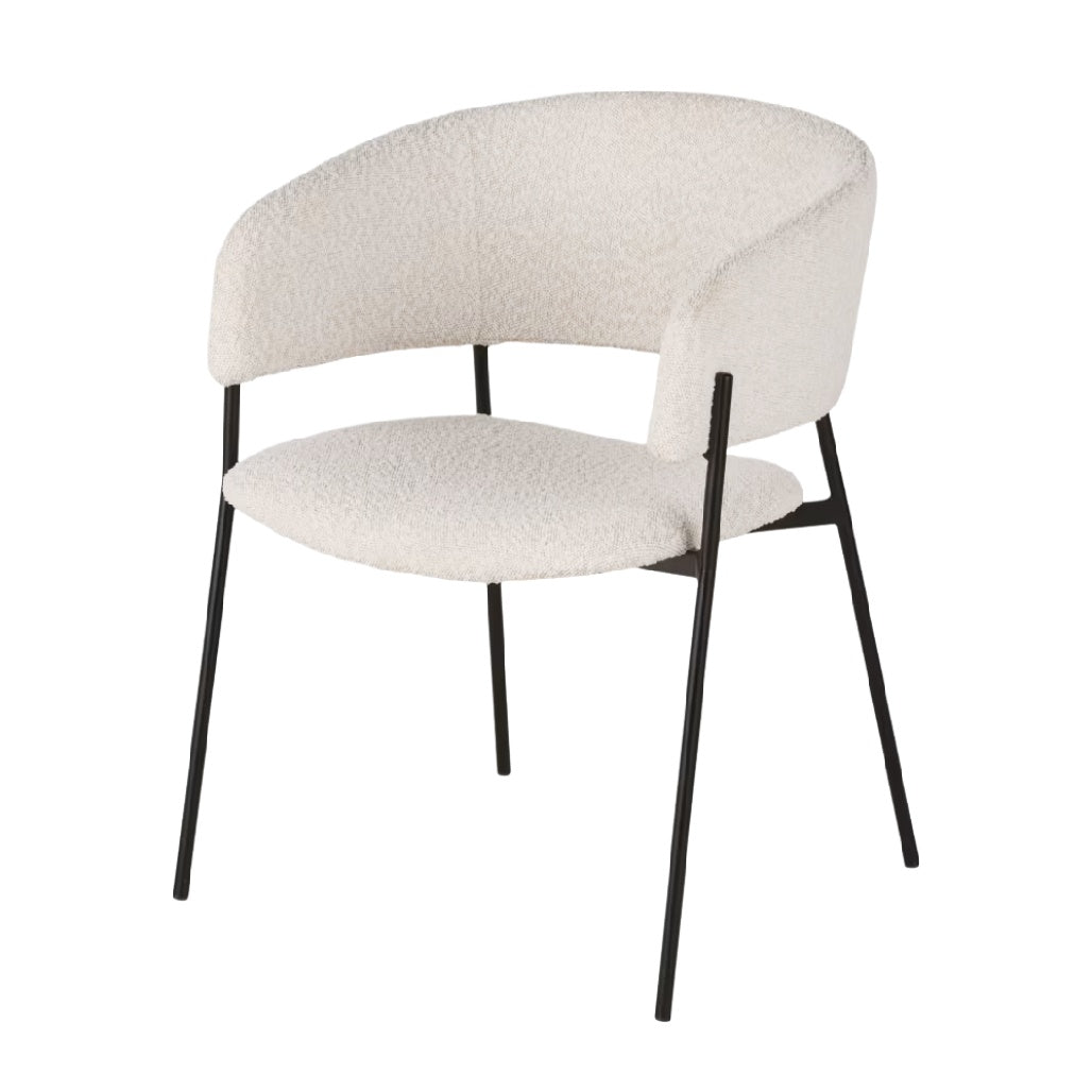 Chaise moderne en tissu bouclé blanc avec structure en métal noir.
