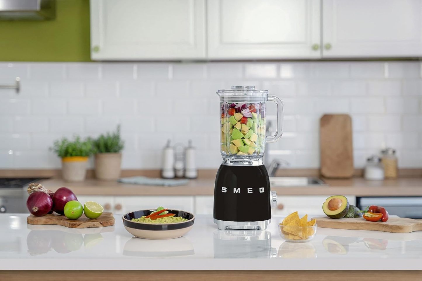 Smeg, BLF03PKEU, 1,5 l Standmixer, 4 -Geschwindigkeitsstufen, 4 Automikprogramme, Abnehmbare Doppelklinge, Deckelöffnung transparent mit Dosierkappe, rutschfest, 800W, Rose