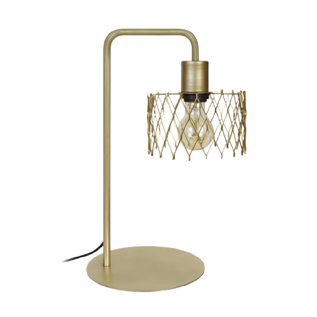 Lampe de table en métal doré avec abat-jour en treillis, style moderne.