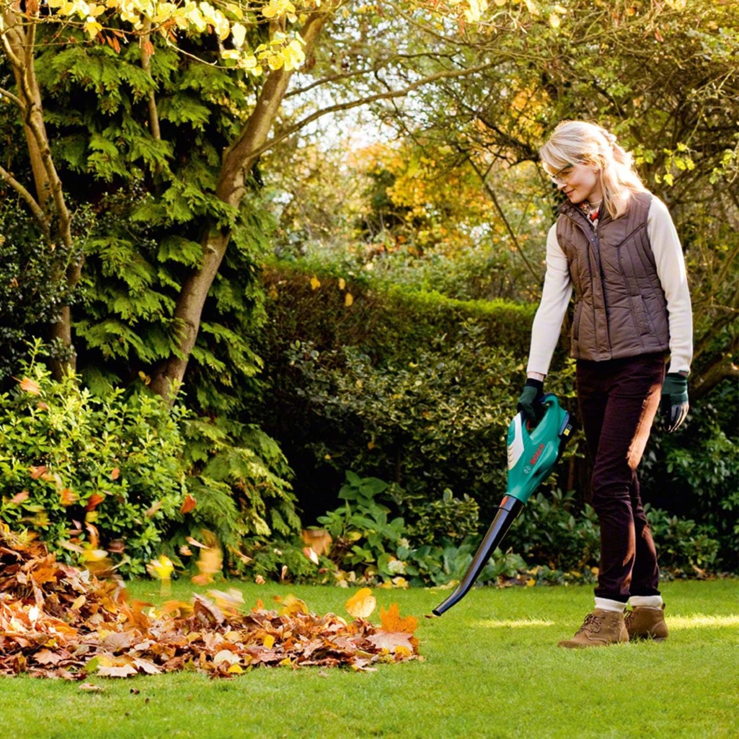 Bosch Home and Garden Akku Laubblser ALB 18 LI (1 Akku, Max. Geblsegeschwindigkeit 210 km/h, im Karton) Grün, Schwarz