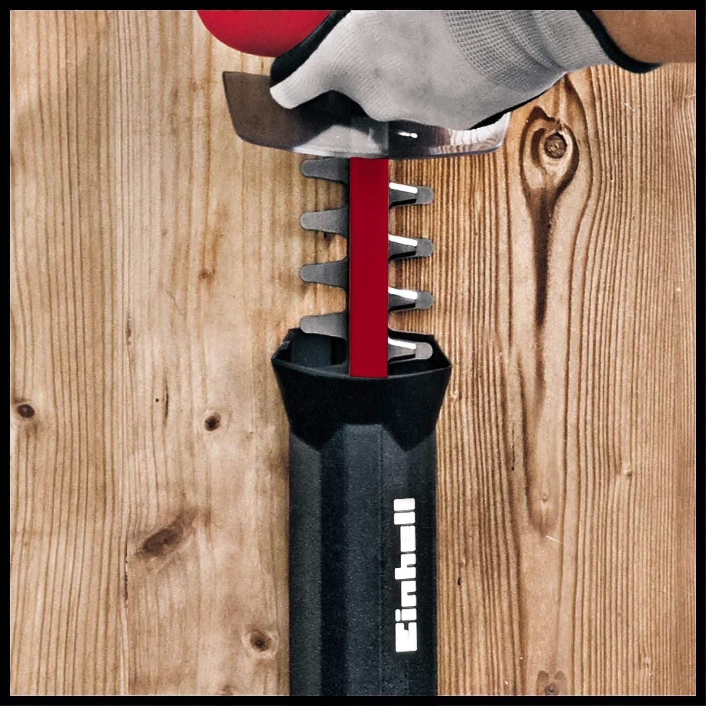 Einhell Elektro-Heckenschere GE-EH 7067 (700 W, Messer aus  geschnittenem u. diamantgeschliffenem Stahl, Metallgetriebe, Stoschutz, inkl. Kcher)