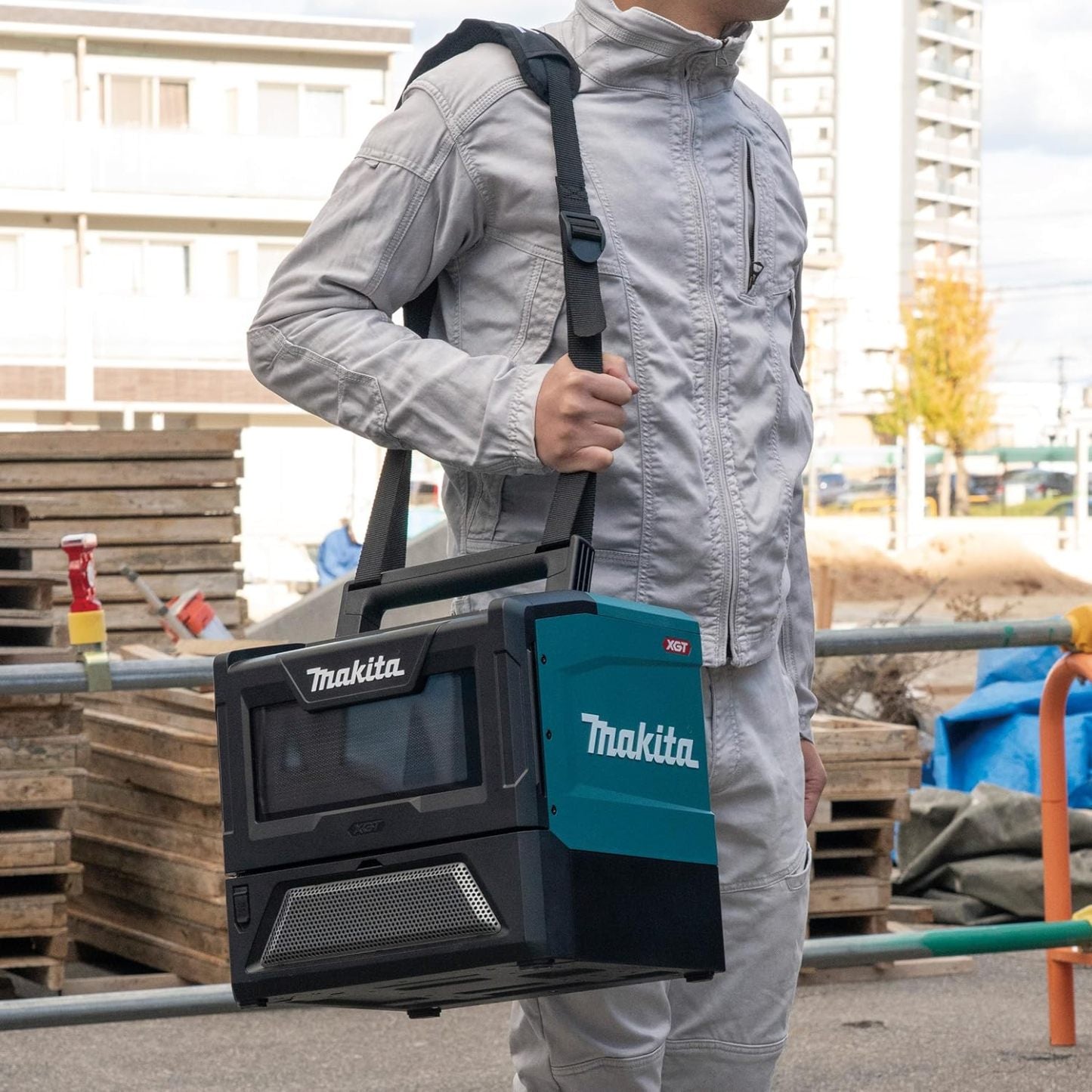 Makita MW001GZ Akku-Mikrowelle 40V max. 350/500 W, 8 l (ohne Akku, ohne Ladegerät)