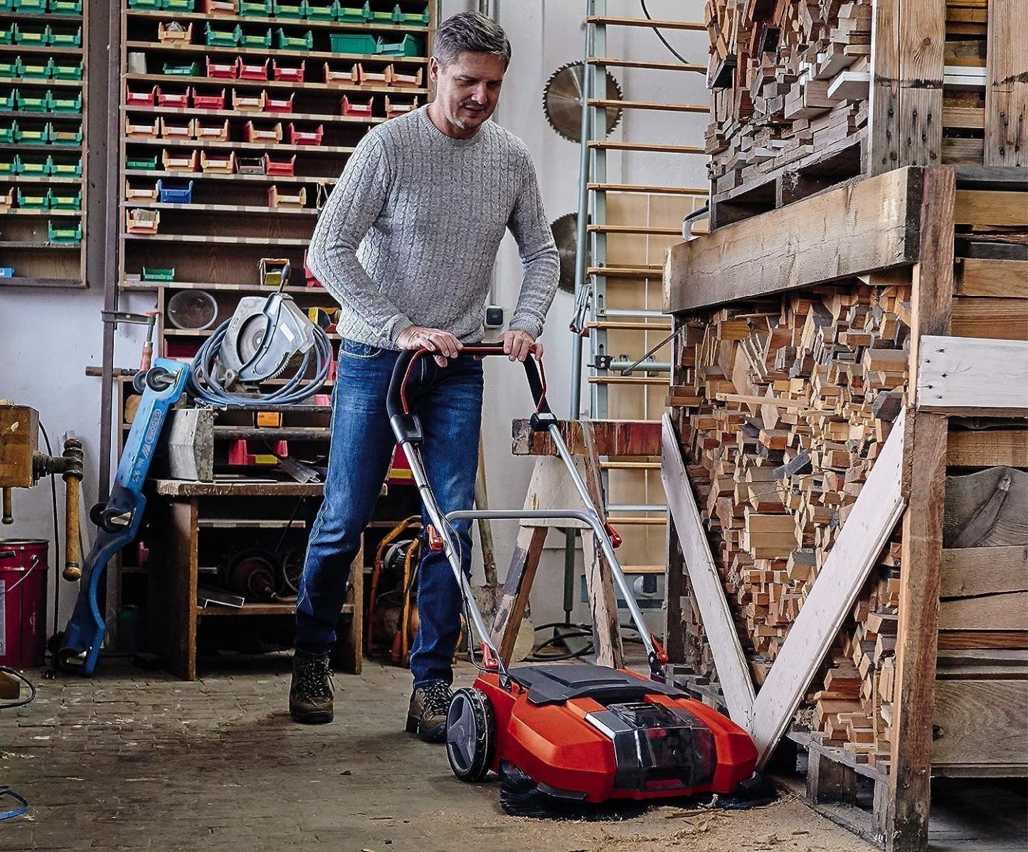 Einhell Akku-Kehrmaschine TE-SW 18/610 Li-Solo Power X-Change (18 V, Li-Ion, 20 L Schmutzbehlter, 61 cm Arbeitsbreite, Parkposition, verstellbarer Lenker, abnehmbare Lippe, Ein-und Ausschalter), Rot