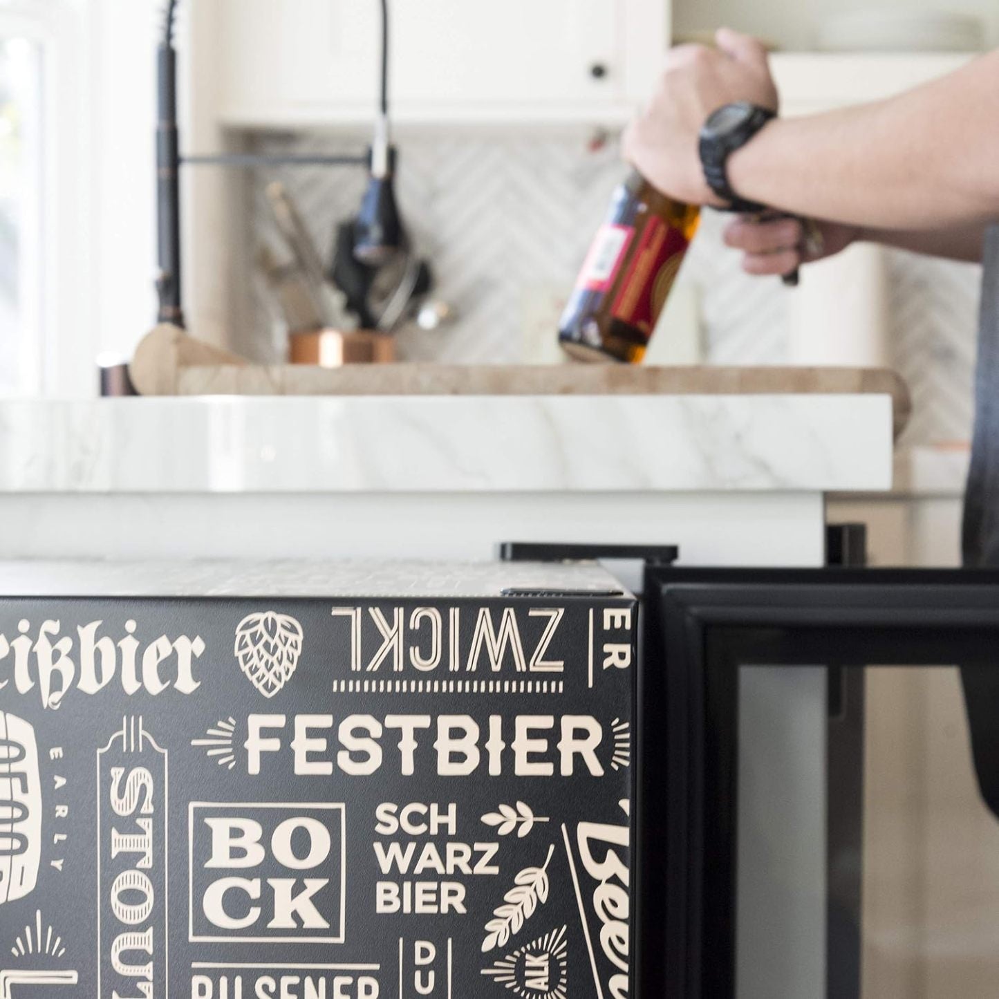 Getränkekühlschrank | Freistehender Kühlschrank für 126 Dosen mit Glastür mit Scharnier rechts | Mini-Getränkekühlschrank, perfekt für Bier, Wein, Limonade und kühlere Getränke